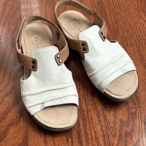 Brioso Asante Off-White and Brown Leather Sandals, Size 7